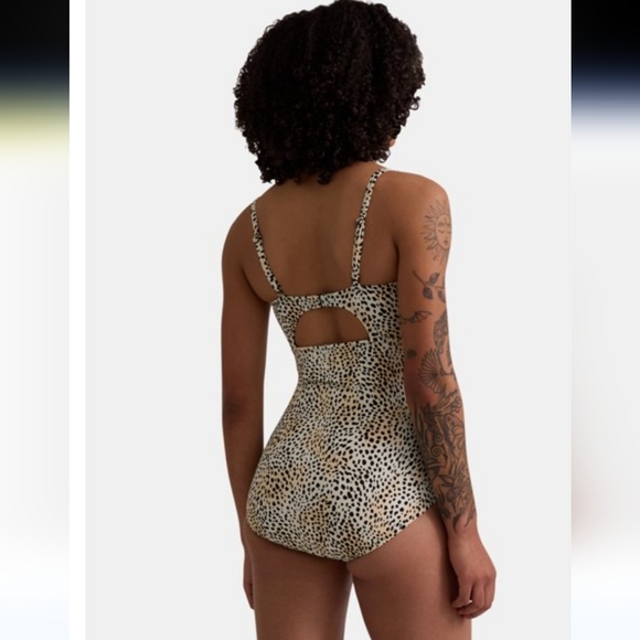 Embrace Your Curves Leopard Print Women's One Piece Swimsuit. Sz M New With Tags - Picture 3 of 7